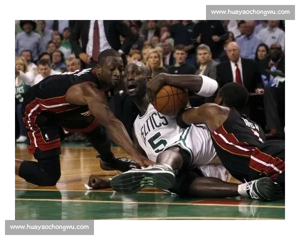 热火逆袭凯尔特人加时取胜 双方激战呈现极限对抗精彩瞬间